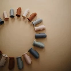 Mushie Finger Toothbrush Blush/Sand - Vingertandenborstel Baby - 2 Stuks Per Verpakking - Tandenborstel Siliconen -Oral B SHOP 550x550 1360